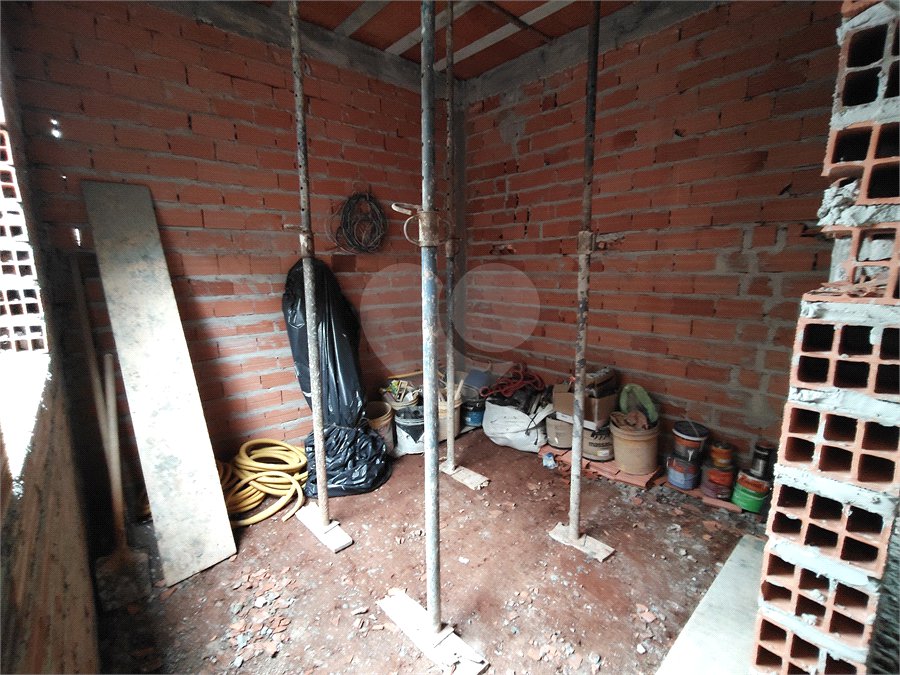 Casa à venda com 3 quartos, sendo 1 suíte, no condomínio Lago dos Ipês, Itapetininga - SP