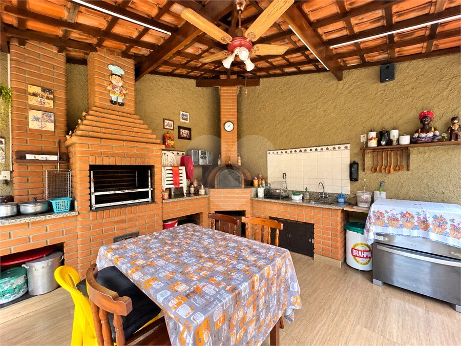 Sobrado com cinco quartos sendo 3 suites 4 vagas| R$ 3.300.000 no Alto da Boa Vista - São Paulo