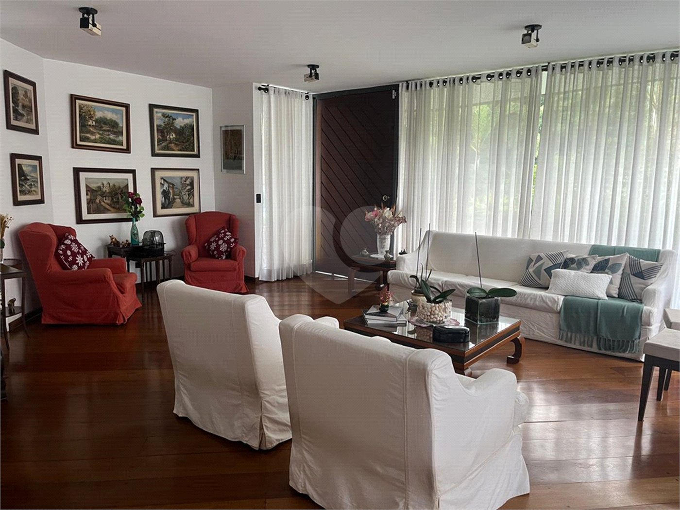 Casa à venda com 4 quartos, sendo 3 suítes, no condomínio Vitoria Regia, São Paulo - SP