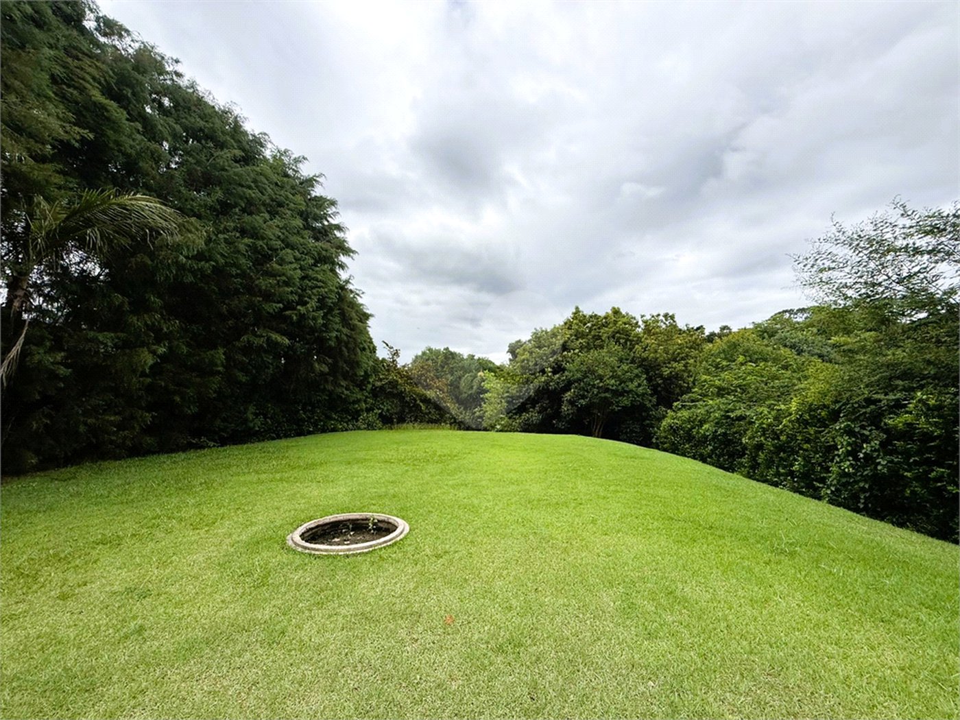 Casa à venda com 4 quartos, sendo 3 suítes, no condomínio Village da Serra, Araçoiaba da Serra - SP