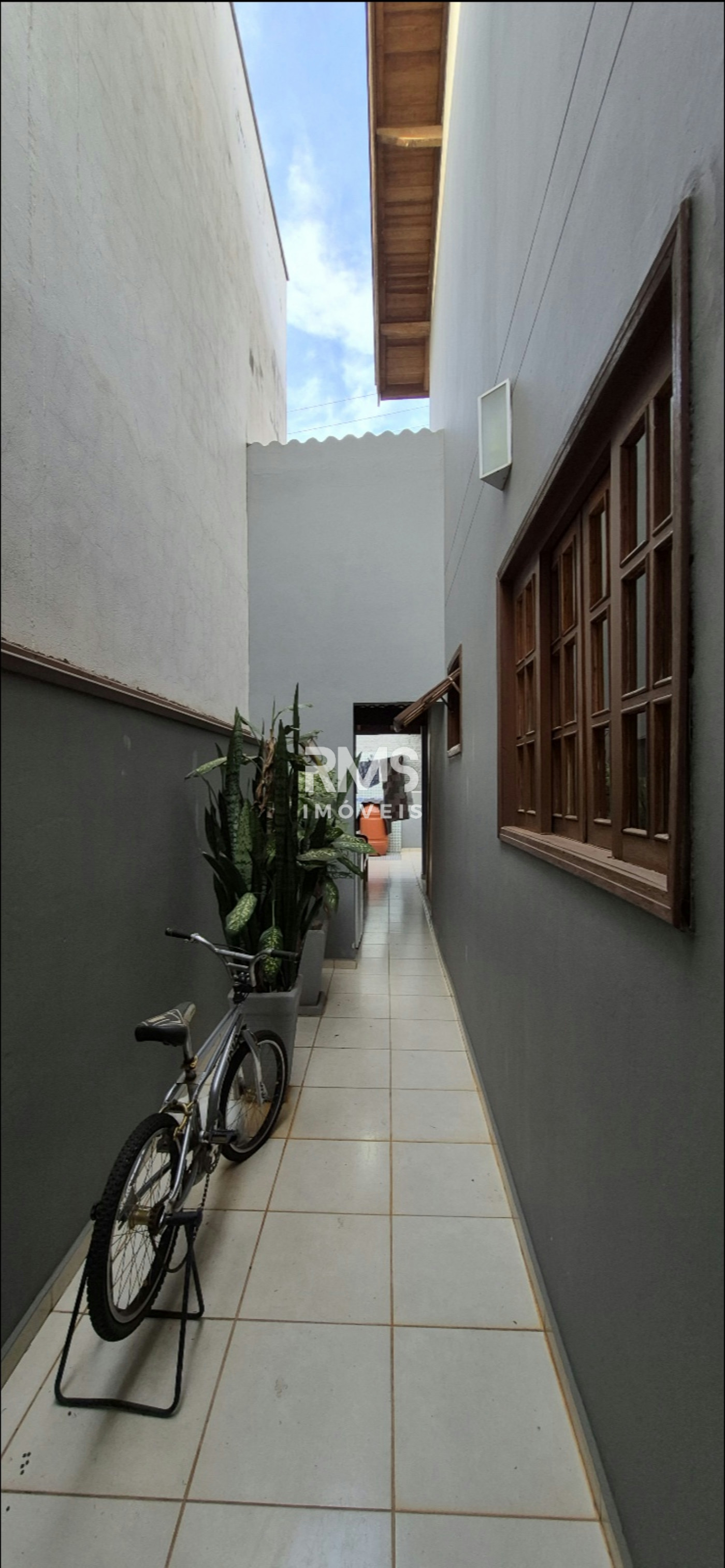 Casa à venda com 3 quartos, sendo 1 suíte, em Cond. Vila Aldea de Espana, Itu - SP