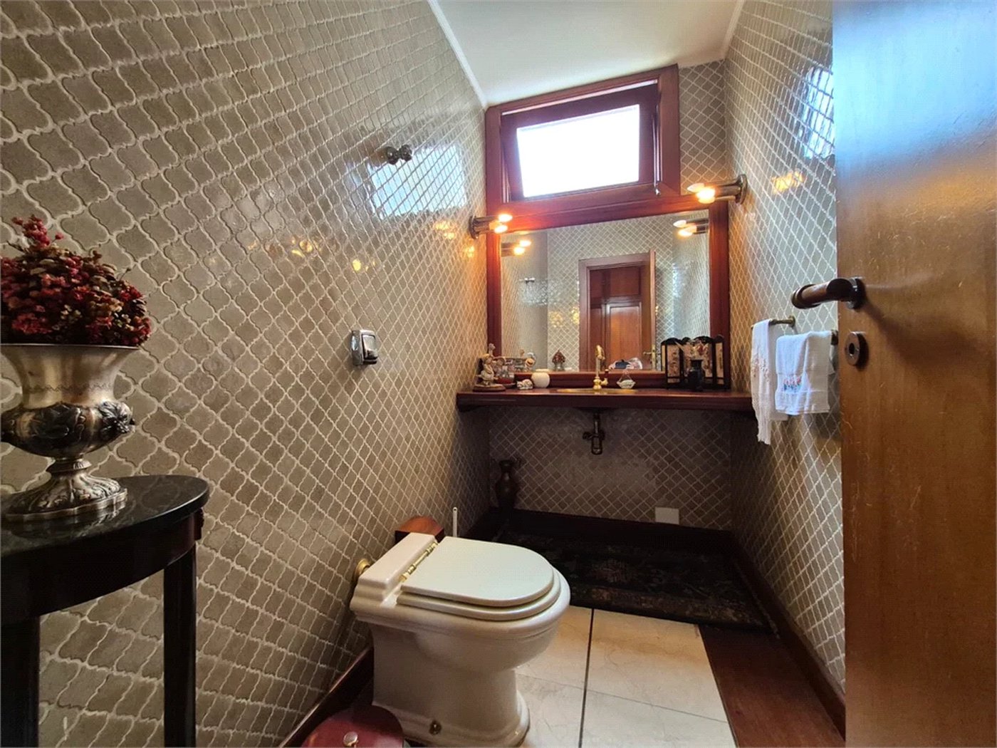 Casa de Vila à venda ou para alugar com 4 quartos, sendo 2 suítes, em Jardim Leonor, São Paulo, SP