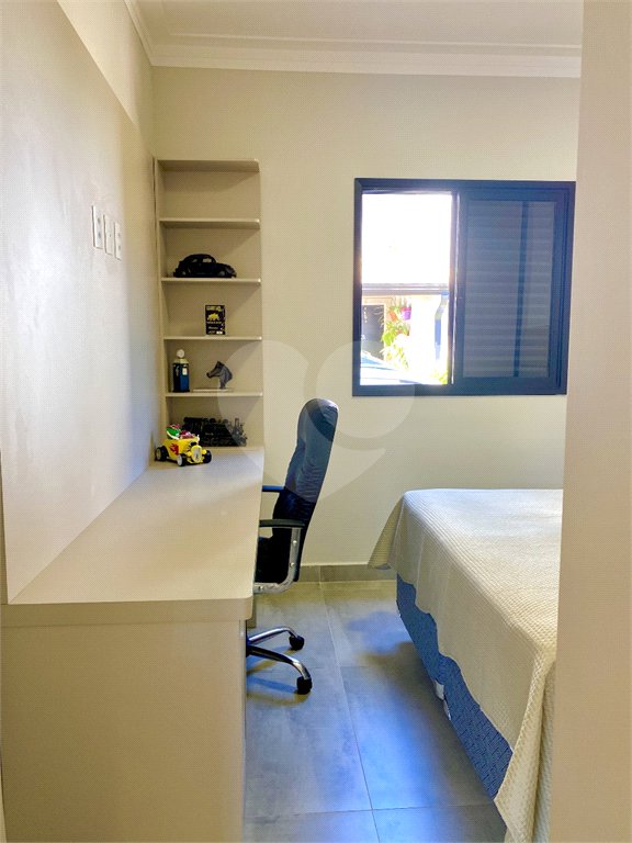 Casa à venda com 3 quartos, sendo 2 suítes, no condomínio Residencial Marchant Buarque, Atibaia - SP