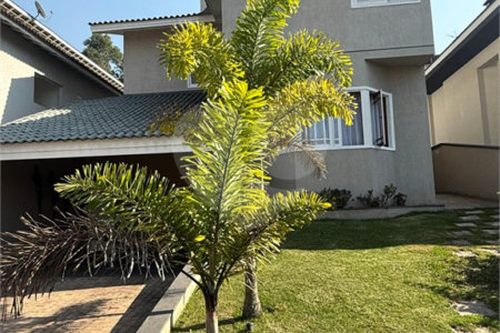 Casa à venda com 4 quartos, sendo 2 suítes,  no condomínio Arujá 5, Arujá - SP
