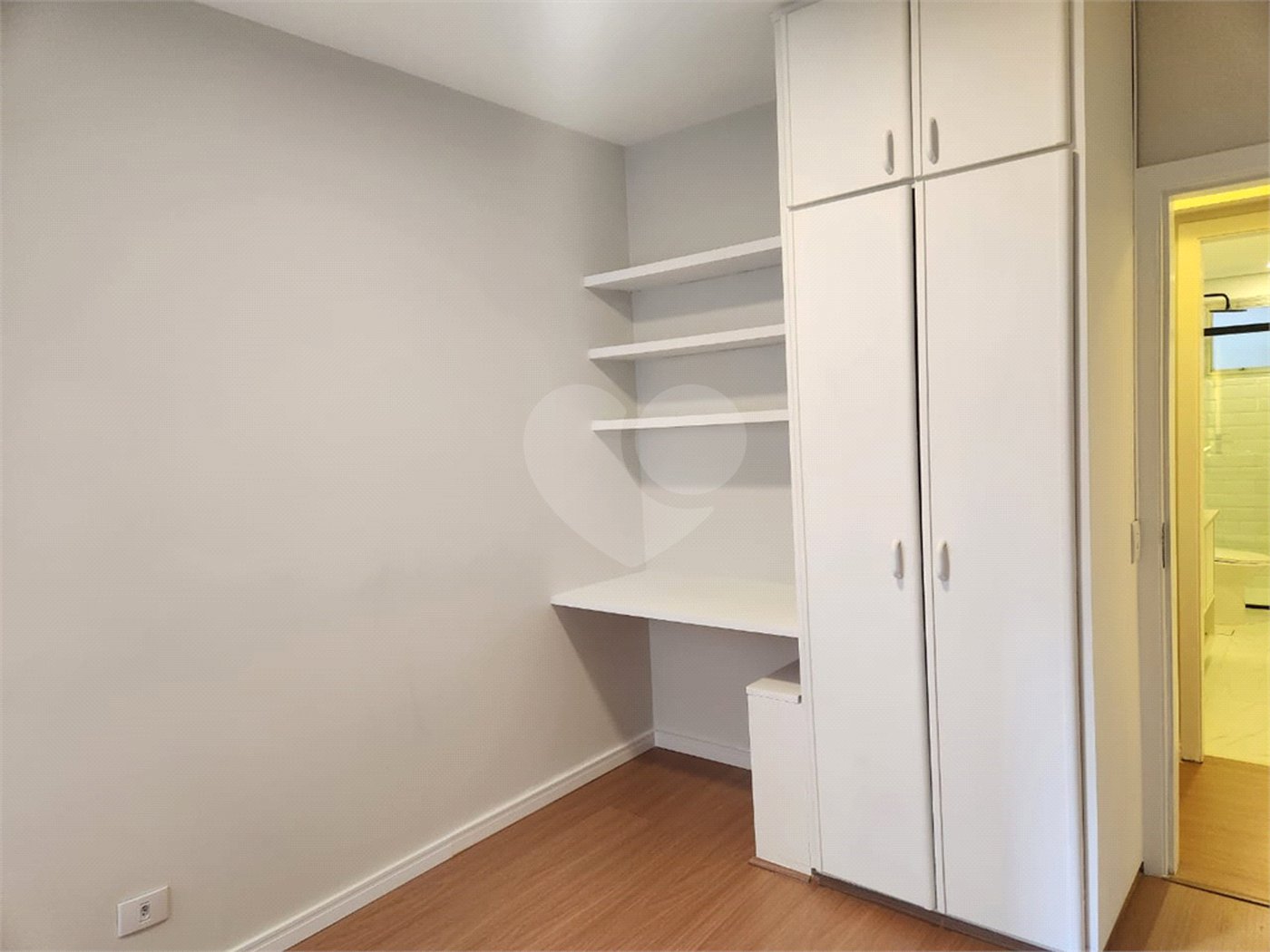Apartamento à venda com 4 quartos, sendo 1 suíte,  em Pinheiros, São Paulo, SP