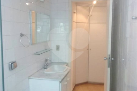 Casa à venda com 3 quartos, sendo 1 suíte, em Vila Mariana, São Paulo, SP