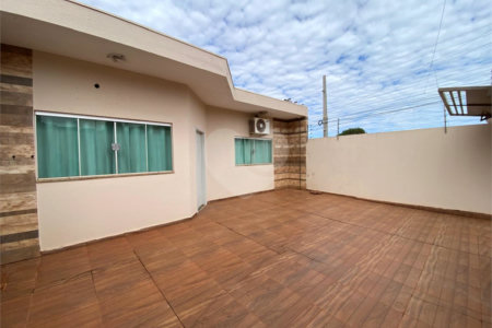 Casa à venda com 3 quartos, sendo 1 suíte,  em Jardim Jamaica, Ponta Porã, MS