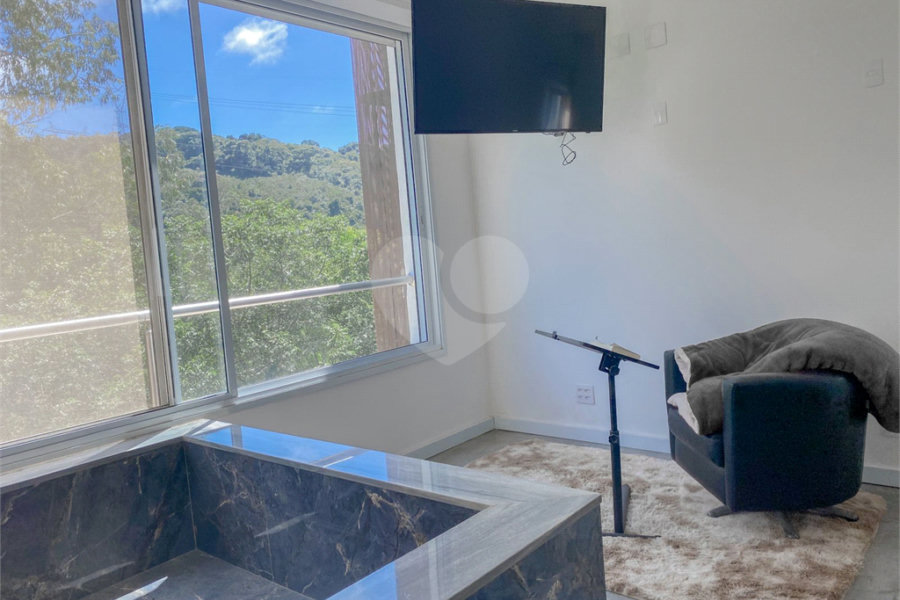 Casa à venda com 5 suítes no condomínio Suíça da Cantareira, Mairiporã - SP