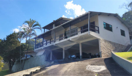 Casa à venda com 5 quartos, sendo 2 suítes, no condomínio Alpes da Cantareira, Mairiporã - SP