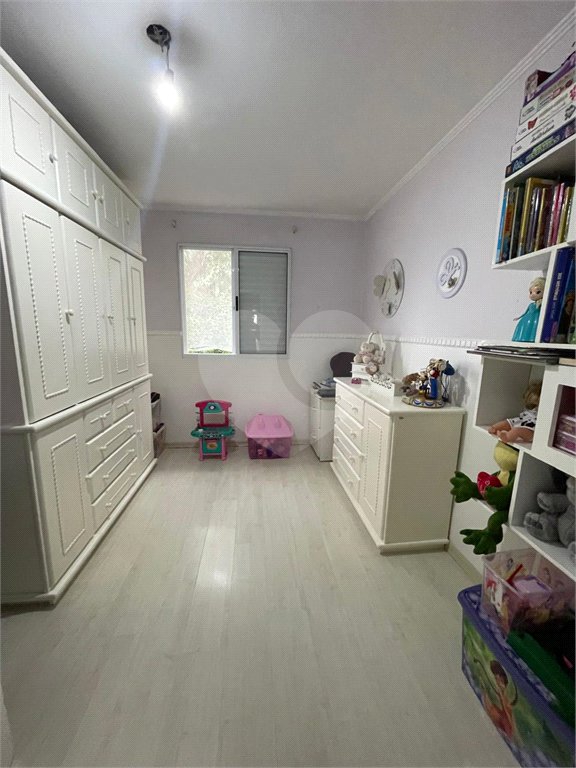 Casa à venda com 3 quartos, sendo 1 suíte, no condomínio Residencial Villagio Vitória, Guarulhos - SP