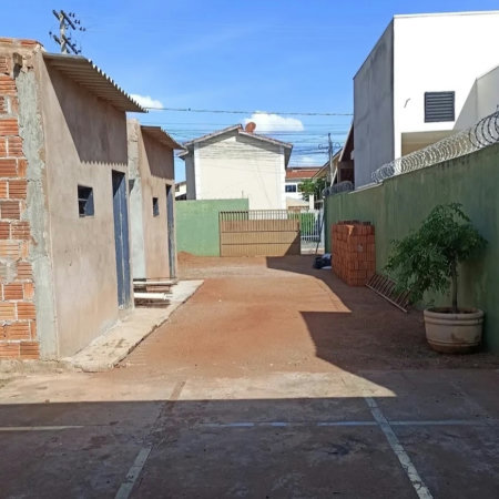 Casa à venda com 2 quartos, sendo 1 suíte,  em Jardim Paranapunga, Três Lagoas, MS