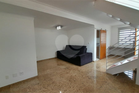 Casa à venda com 3 quartos, sendo 1 suíte, no condomínio Residencial Jardins, São Bernardo do Campo - SP