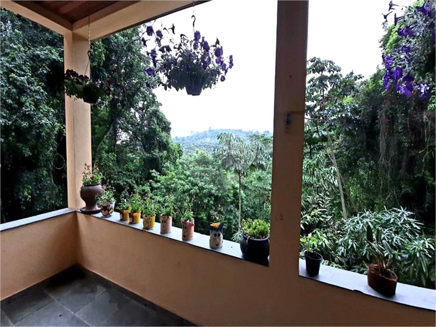 Casa à venda com 5 quartos, sendo 2 suítes, no condomínio Alpes da Cantareira, Mairiporã - SP