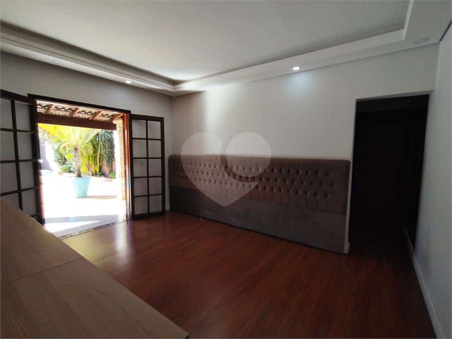 Casa Térrea à venda com 4 quartos, sendo 1 suíte, em Vila Mazzei, Itapetininga, SP