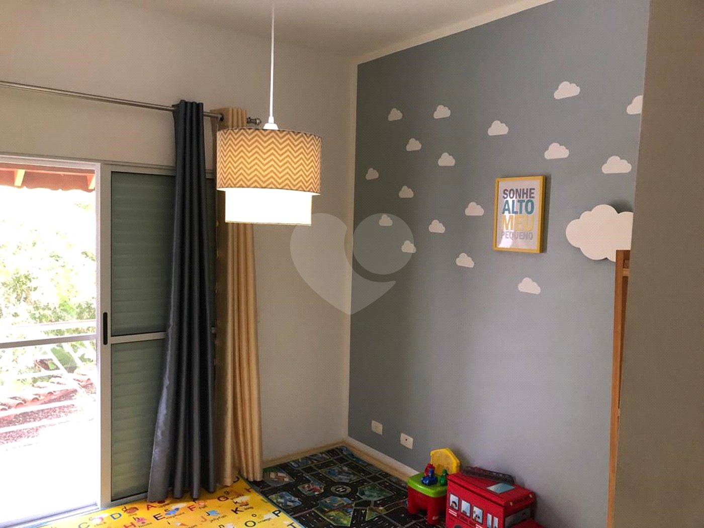 Casa à venda com 3 quartos, sendo 1 suíte, no condomínio Parque Suiça, Caieiras - SP