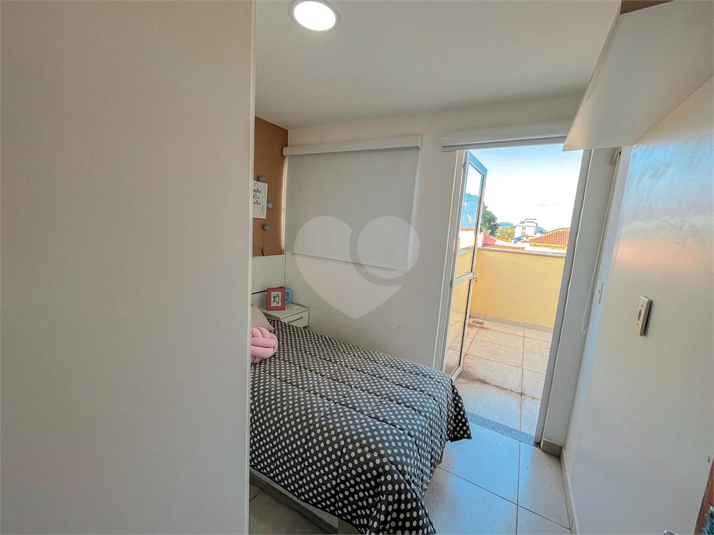 Casa à venda com 4 quartos, sendo 1 suíte, no condomínio Imperial Santa Cruz, Rio de Janeiro - RJ