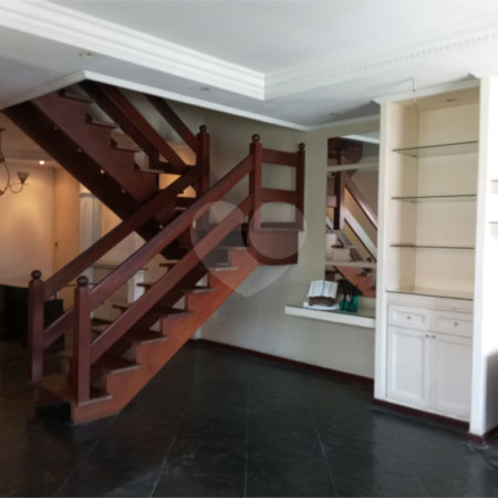 Casa à venda com 3 quartos, sendo 1 suíte, em Vila Nivi, São Paulo, SP