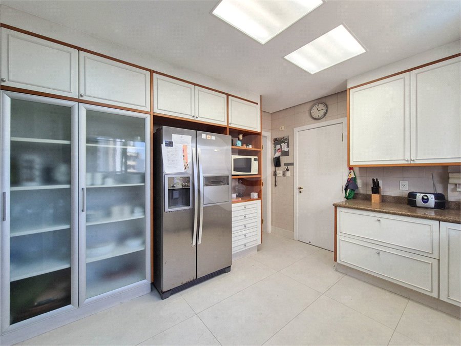 Apartamento à venda ou para alugar com 4 quartos, sendo 3 suítes, em Moema, São Paulo, SP