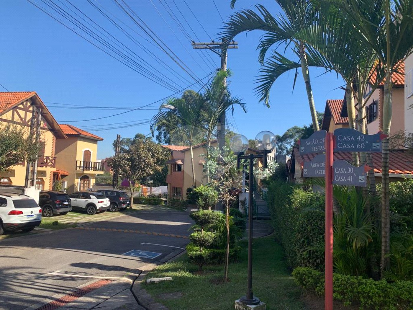 Casa à venda com 3 quartos, sendo 1 suíte, no condomínio Greenland, São Paulo - SP