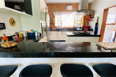 Casa à venda com 3 suítes em Dos Finco, São Bernardo do Campo, SP
