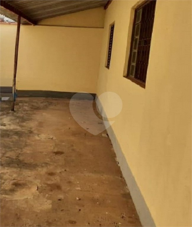Casa Térrea com 2 dormitórios.