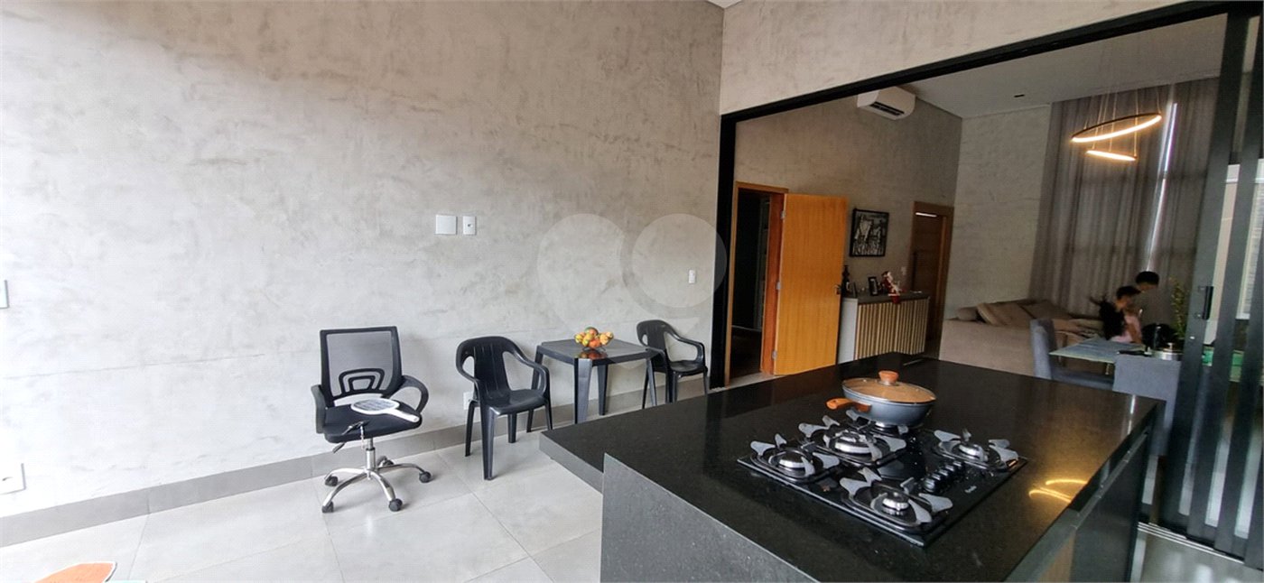 Casa à venda com 3 quartos, sendo 1 suíte, no condomínio Villas Mabel, Ribeirão Preto - SP
