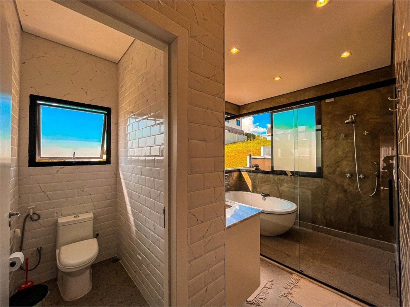 Casa à venda com 4 quartos, sendo 3 suítes,  no condomínio Vintage, Cotia - SP