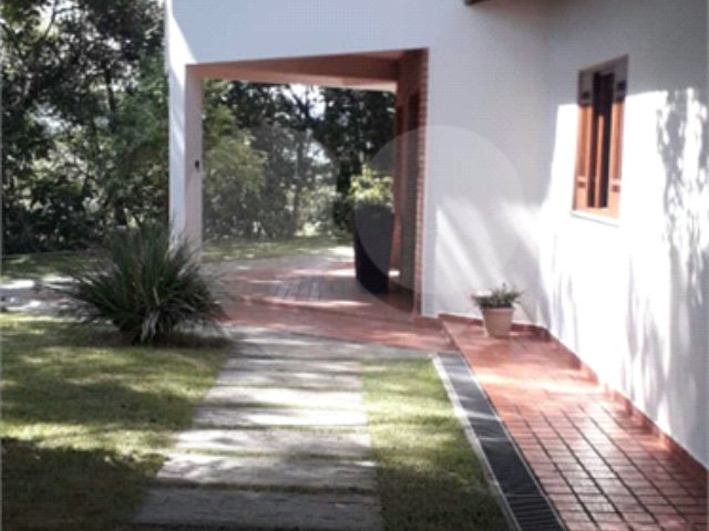 Casa à venda com 3 quartos, sendo 4 suítes,  no condomínio Alpes da Cantareira, Mairiporã - SP