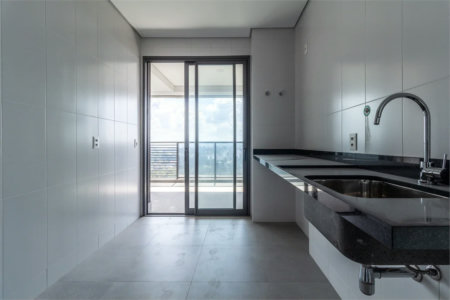 Apartamento à venda ou para alugar com 4 quartos, sendo 3 suítes,  em Jardim Morumbi, São Paulo, SP