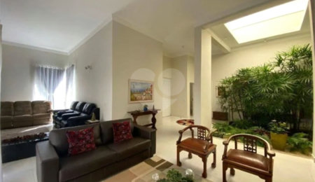 Casa à venda com 4 suítes no condomínio Ipê Velho, Vinhedo - SP