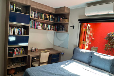 Casa Térrea à venda com 5 quartos, sendo 3 suítes,  em Vila Oliveira, Mogi das Cruzes, SP