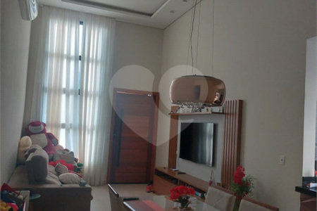 Casa à venda com 3 quartos, sendo 1 suíte, no condomínio Mantova, Indaiatuba - SP