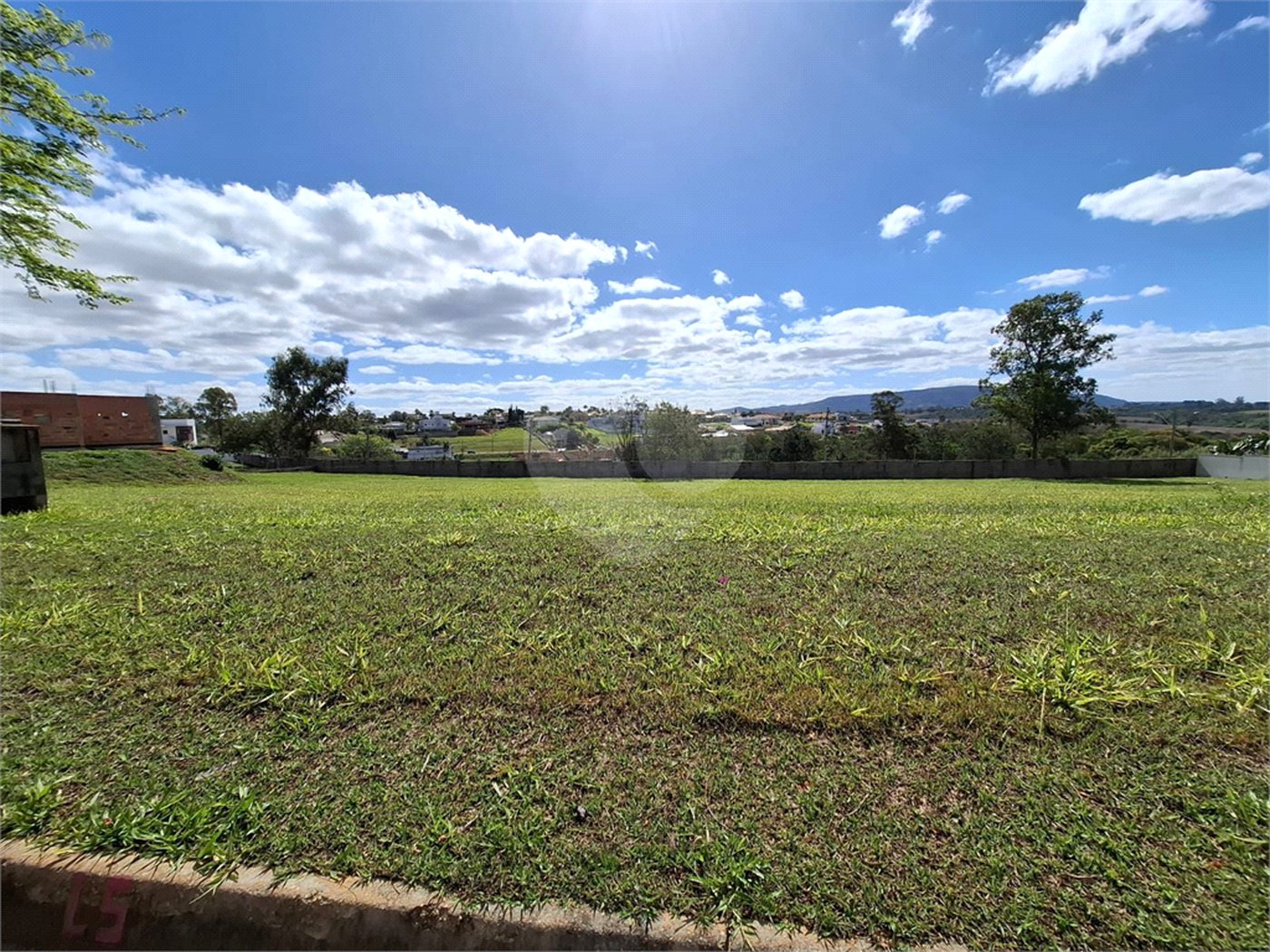 Terreno à venda no condomínio Village Saint Charbel, Araçoiaba da Serra - SP