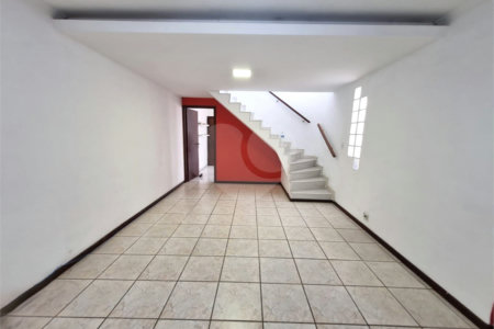 Sobrado à venda com 3 quartos, sendo 1 suíte,  em Jardim Ester Yolanda, São Paulo, SP