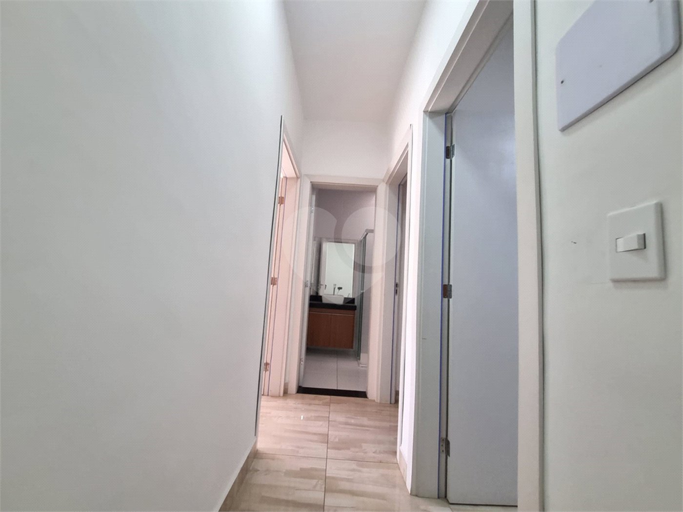 Casa à venda com 3 quartos, sendo 1 suíte, no condomínio Residencial Américo Figueiredo, Sorocaba - SP