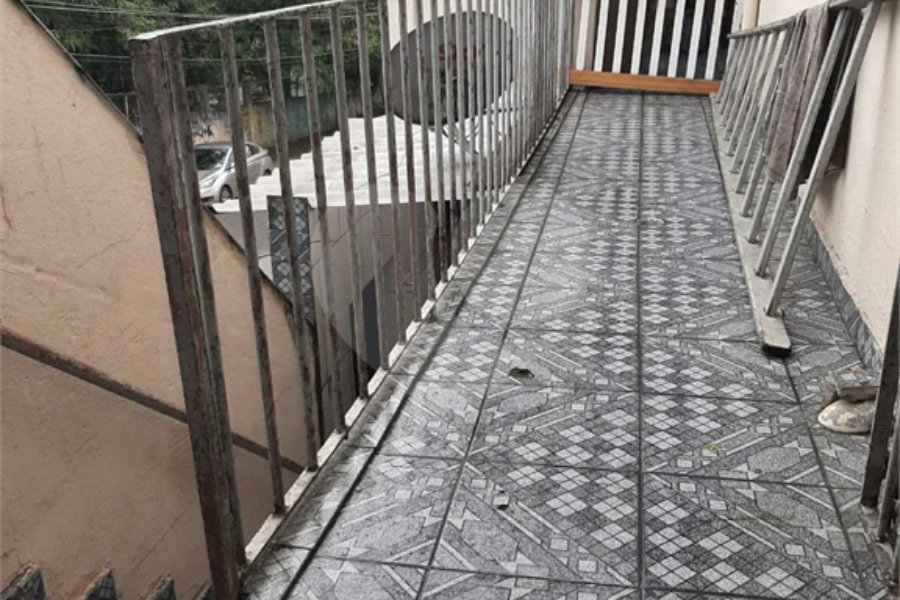 Sobrado à venda com 4 quartos em Horto, São Paulo, SP