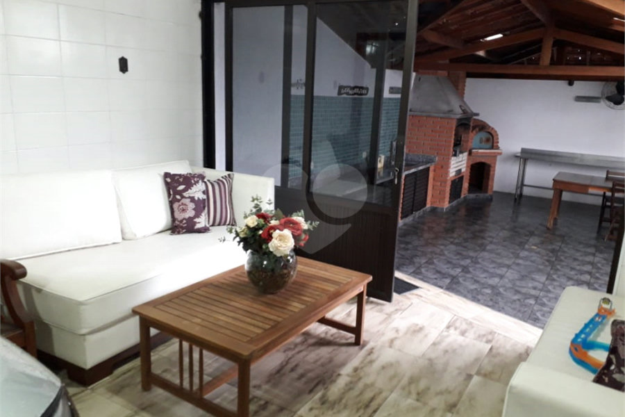 Sobrado à venda com 4 quartos, sendo 1 suíte, em Tremembé, São Paulo, SP