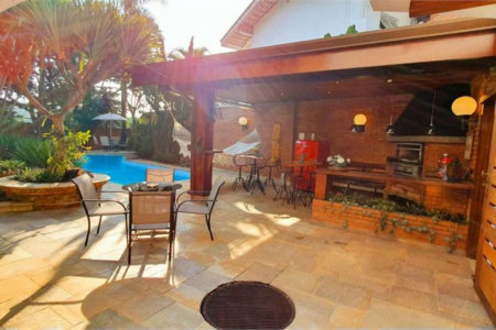 Casa à venda com 5 suítes em Jardim Leonor, São Paulo, SP