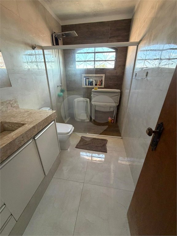 Sobrado à venda com 4 quartos, sendo 1 suíte,  em Jardim Santa Rosa, Araraquara, SP