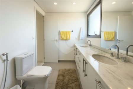 Apartamento de 03 dormitórios sendo 02 suítes com 02 vagas de garagem.