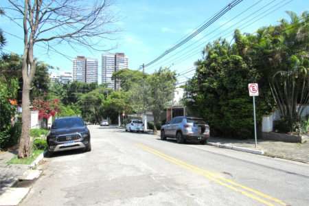 Casa à venda com 3 quartos em Moema, São Paulo, SP