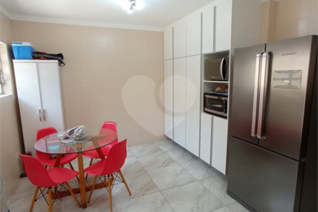 Sobrado à venda com 3 quartos, sendo 1 suíte, em Bosque da Saúde, São Paulo, SP