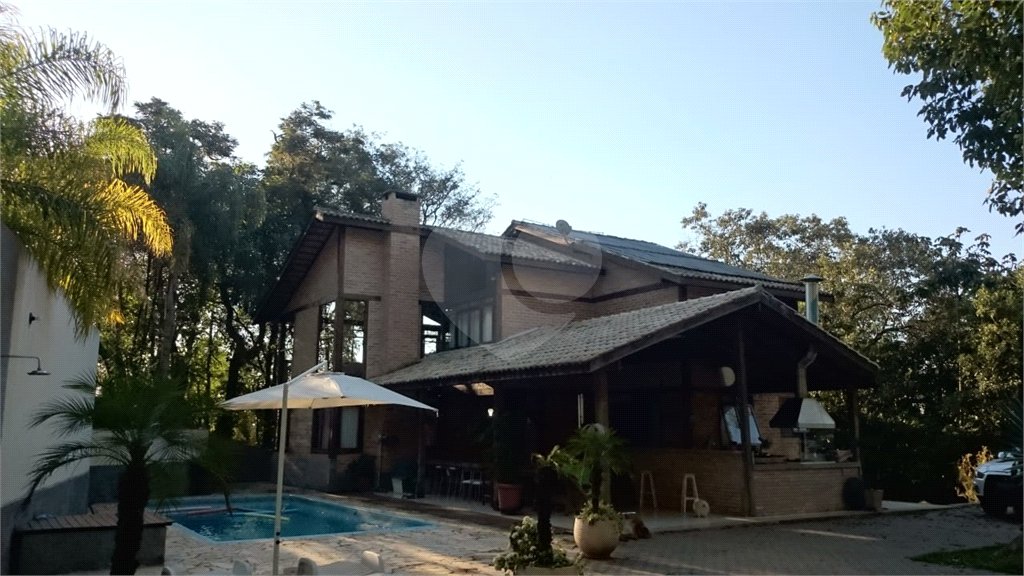 Sobrado à venda com 3 quartos, sendo 2 suítes, em Roseira, Mairiporã, SP