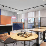 Prédio novinho! Apartamento mobiliado! Em frente ao Metrô!