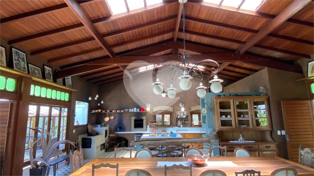 Casa à venda com 1 quarto, sendo 3 suítes, no Centro, Porto Seguro, BA