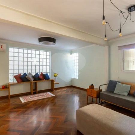 Sobrado à venda com 3 quartos, sendo 2 suítes,  em Jardim Leonor, São Paulo, SP