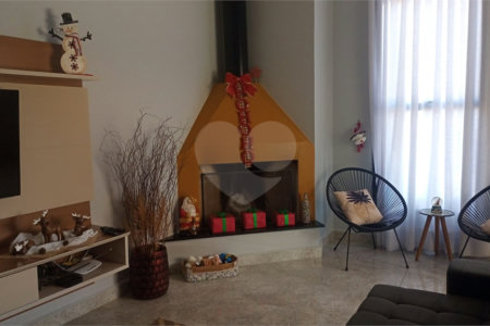 Casa à venda com 3 quartos, sendo 1 suíte,  no condomínio Village da Serra, Araçoiaba da Serra - SP