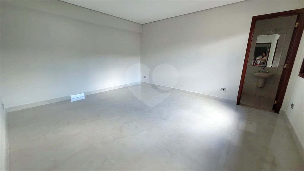 Casa à venda com 5 quartos, sendo 3 suítes, no condomínio Alpes da Cantareira, Mairiporã - SP