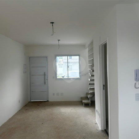 Casa à venda com 2 quartos no condomínio Vila das Paineiras, Suzano - SP