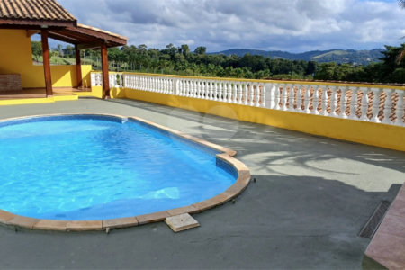 Casa em condomínio para alugar com 3 quartos, sendo 1 suíte, em Vila Petrópolis, Atibaia, SP